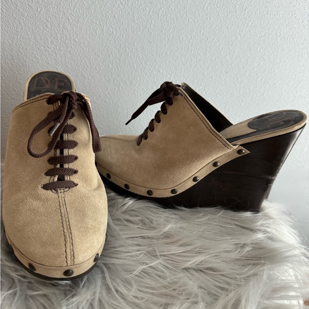 Diane Von Furstenberg Cream and Brown Mules with Elegant Design - Picture 3 of 6